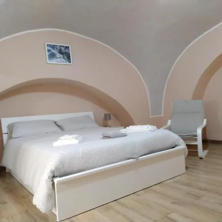 Pietra Lavica Holiday